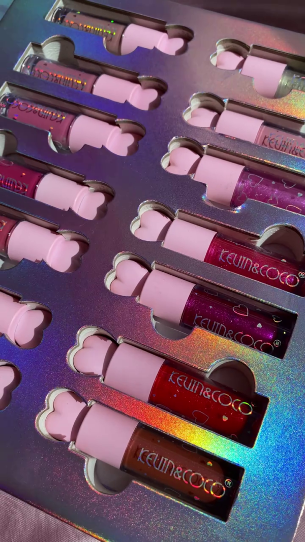 Deluxe Kawaii Lip Gloss and Matte Liquid Lipstick Set with Heart-Shaped Caps, Multi-Shade Collection Featuring Bold Reds, Soft Pinks, Shimmers, and Glossy Finishes in a Holographic Gift Box