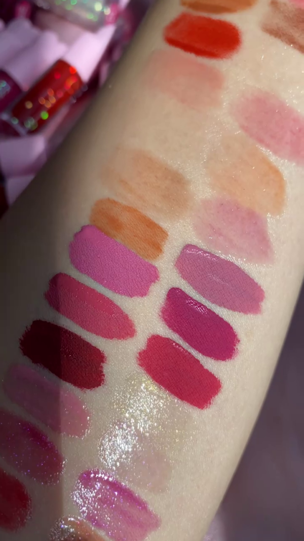 Deluxe Kawaii Lip Gloss and Matte Liquid Lipstick Set with Heart-Shaped Caps, Multi-Shade Collection Featuring Bold Reds, Soft Pinks, Shimmers, and Glossy Finishes in a Holographic Gift Box - Image 3