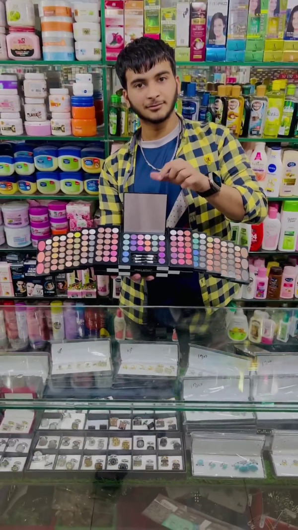 Vibrant 120-Color Eyeshadow Palette – A Complete Set of Matte and Shimmer Shades for Every Look