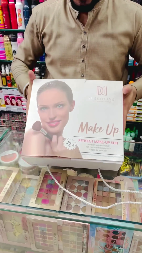 Ultimate All-in-One Makeup Kit – Eyeshadows, Lipsticks, Blush, and More in One Convenient Set - Image 2