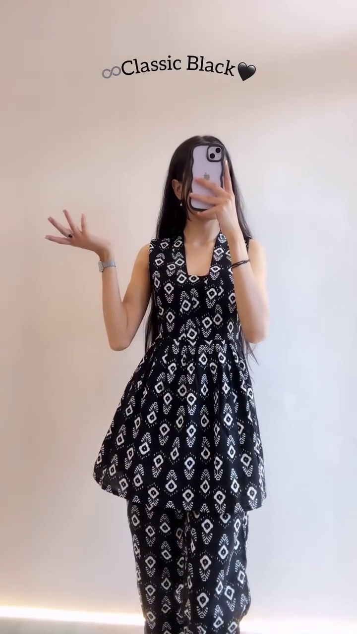 Classy Sea Green Silk Kurta Set with Handcrafted Embroidery and Dupatta - Image 2