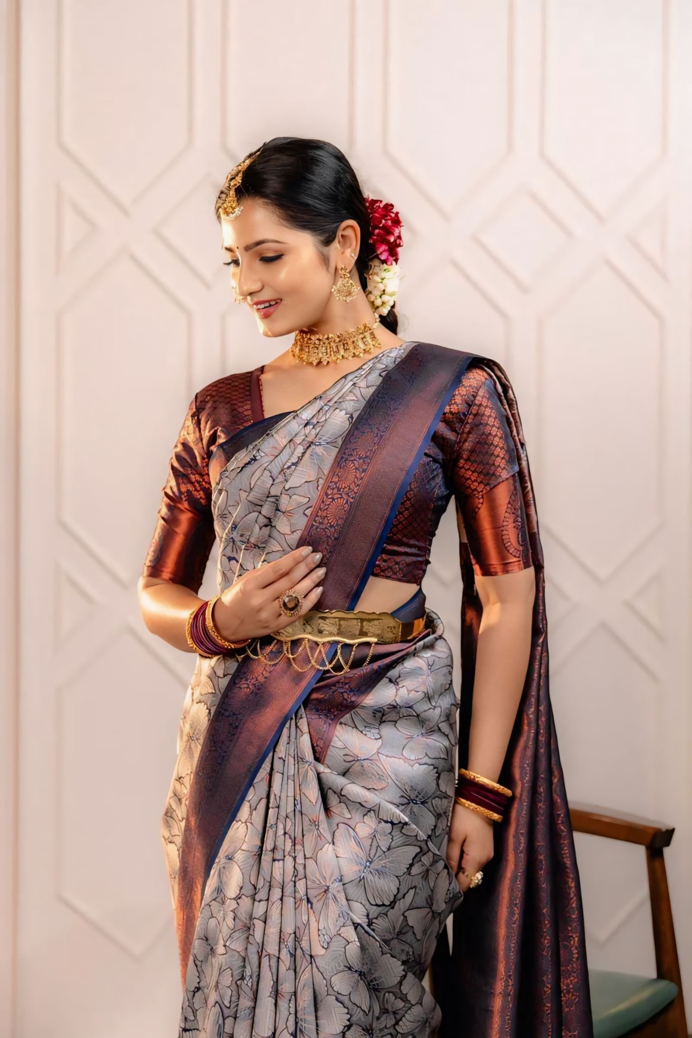 THE SAREE SHOWCASES A DELICATE INTERPLAY OF COLORS AND PATTERNS - Image 3