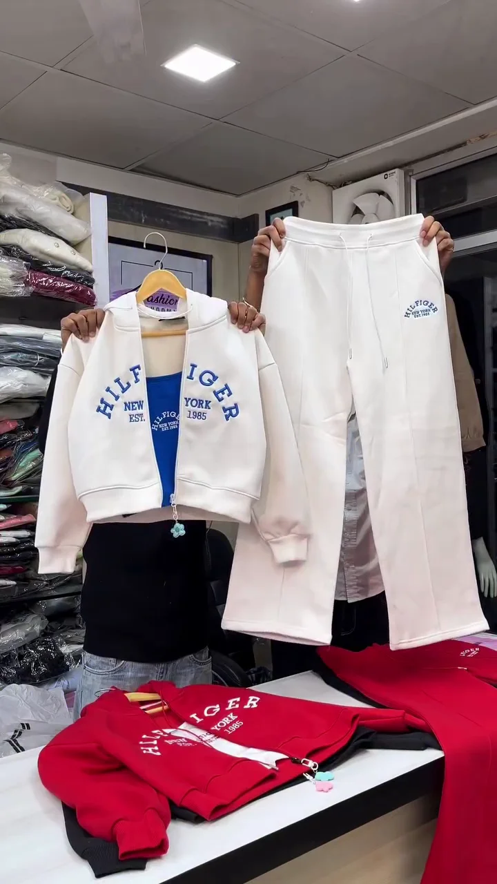 Premium Three-Piece Urban Athleisure Set Featuring a Cropped Zip-Up Hoodie, Branded Inner Tank, and High-Waisted Wide-Leg Joggers